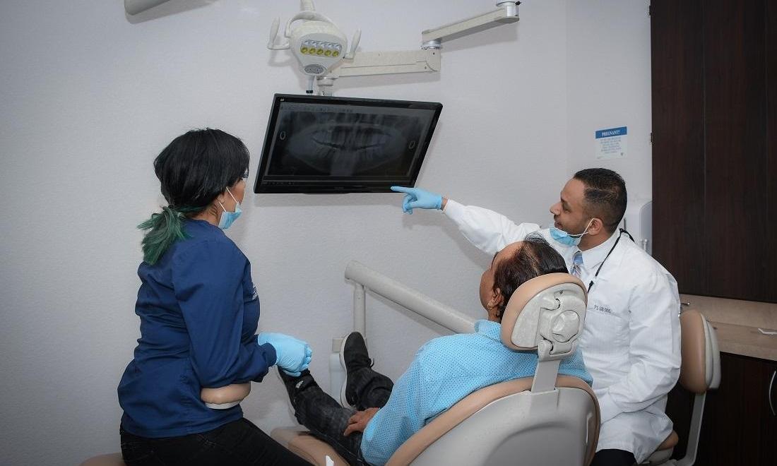Dr-Gill-with-a-Patient